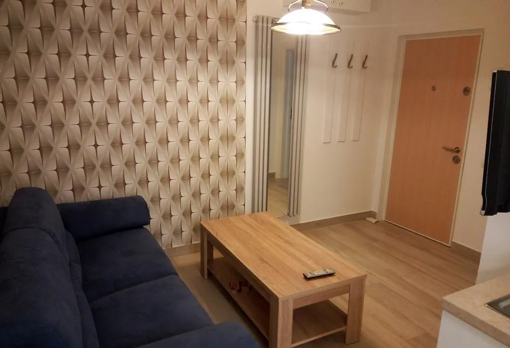 Lexy'S Apartment-1